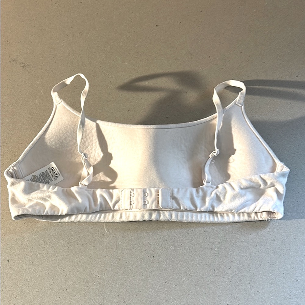 Delta White Comfortable Bra with Light Padding and Shaping - Picture 2 of 5